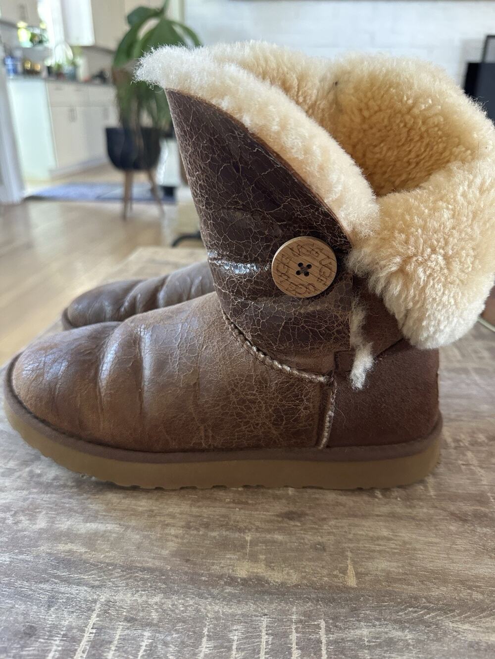 Ugg Classic Bailey Boots with Buttons Size 10 Brown